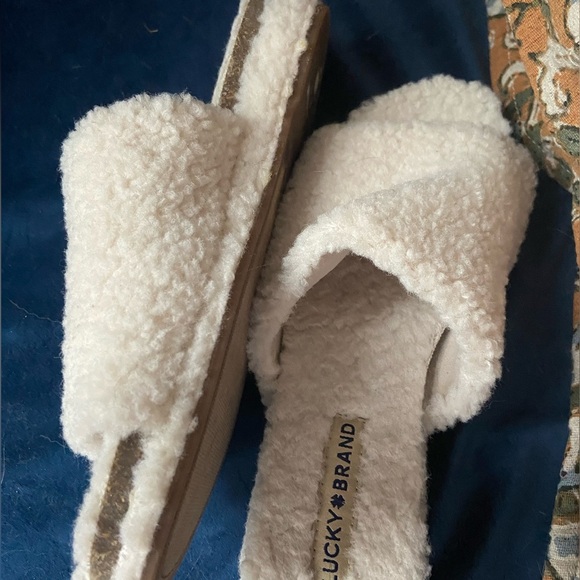 NWOT Lucky Brand cream white sherpa slides / sandals - Picture 6 of 9